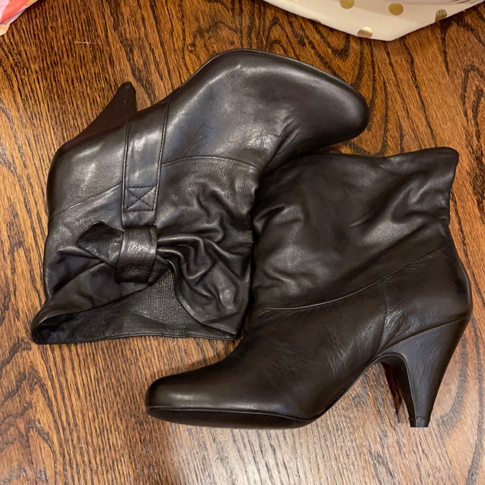 Black leather Steve Madden bootie